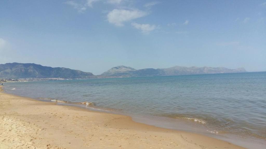Ferienwohnung La Stanza Vicino Al Mare , Una Camera Da Letto E Bagno Con Balcone Vista Mare Balestrate Exterior foto